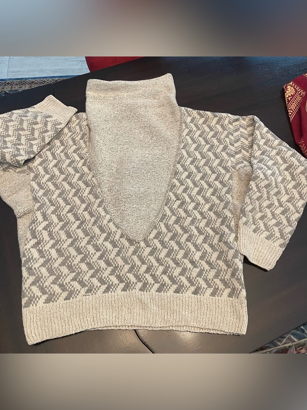 Men’s Neutral Geometric Turtleneck Sweater - Light Gray/Cream